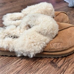 UGG Girls House Slippers Size 1
